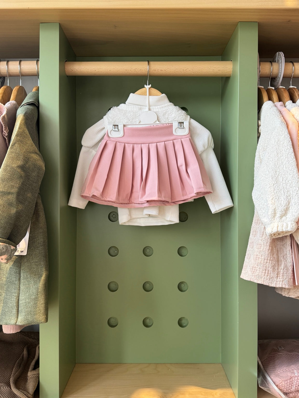 BabyGirl 3pcs White Fur Pink Skirt Set back