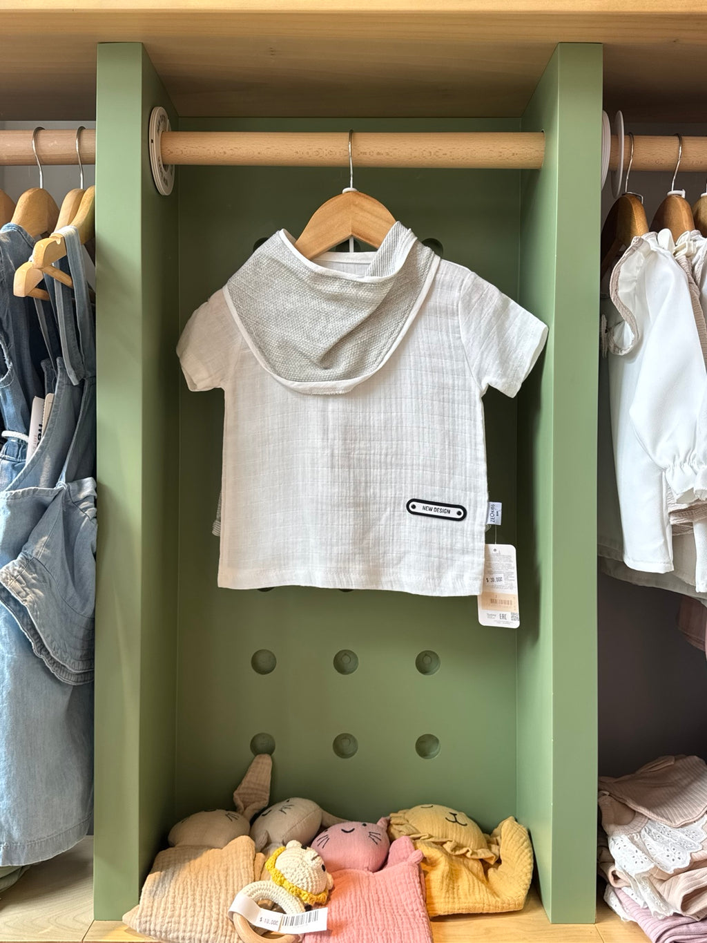 BabyBoy 2pcs Grey Short Set+Bib