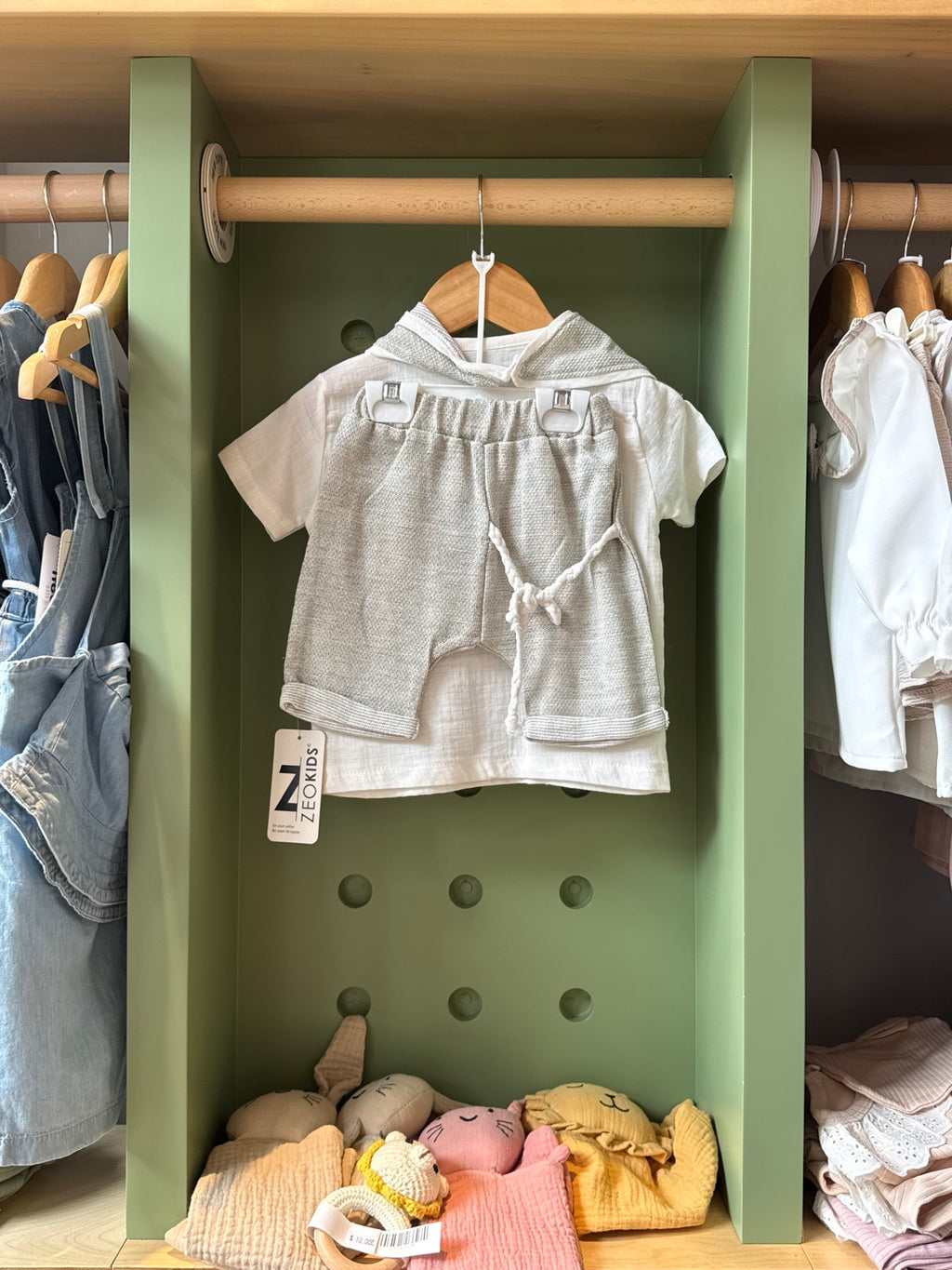 BabyBoy 2pcs Grey Short Set+Bib