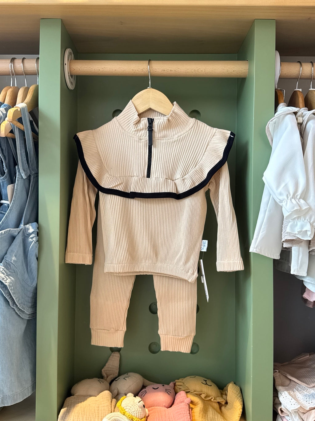 Girl 2pcs Beige Cotton Set front