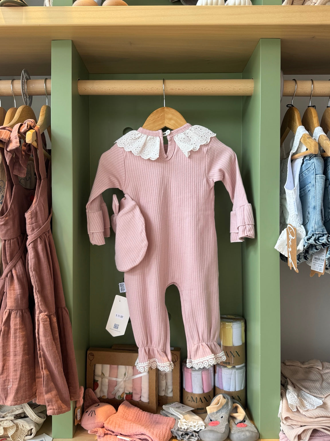 BabyGirl Pink Onesie White Lace Collar+Hat back
