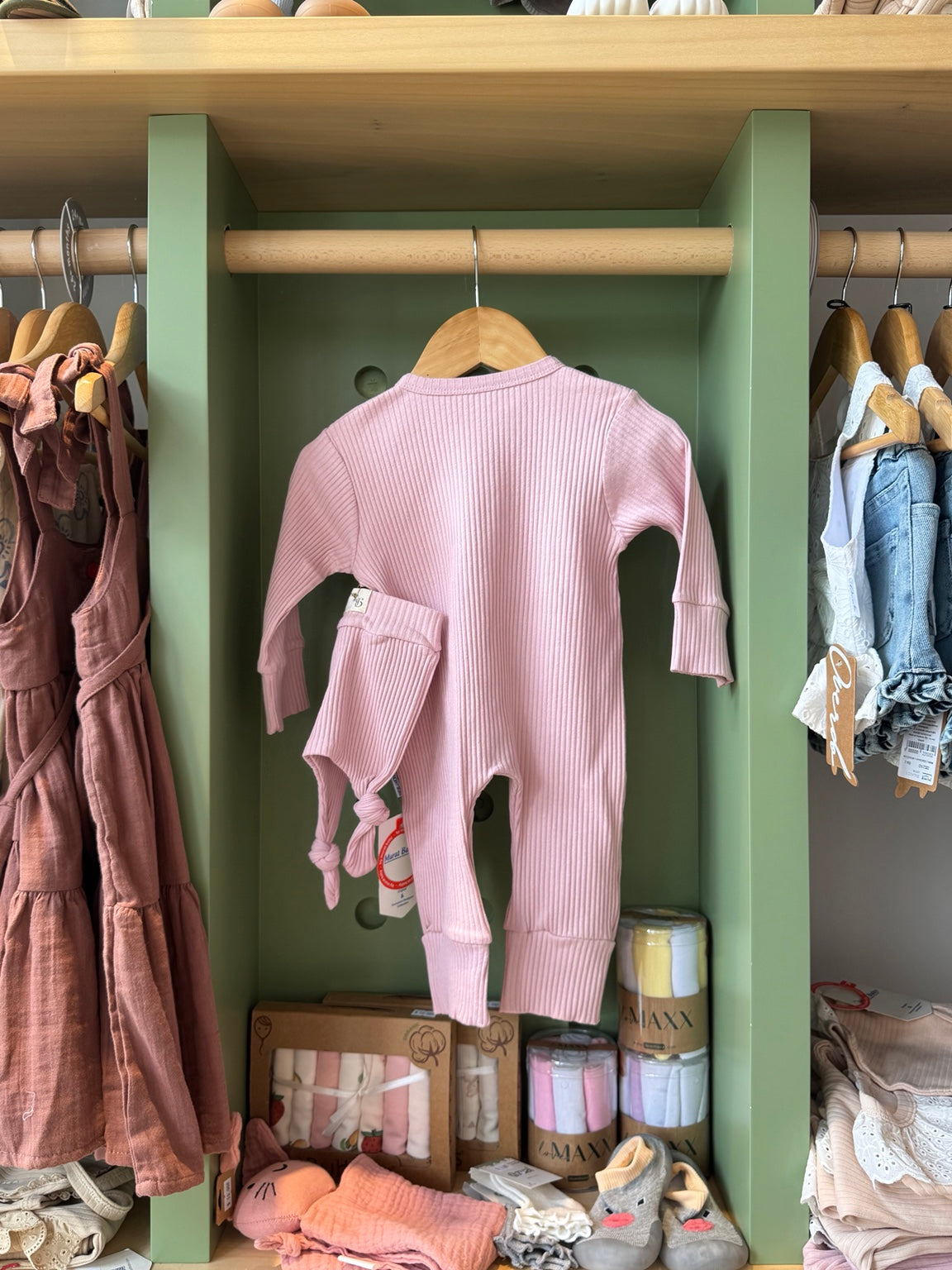 BabyGirl Ruffled Pink Onesie+Hat back